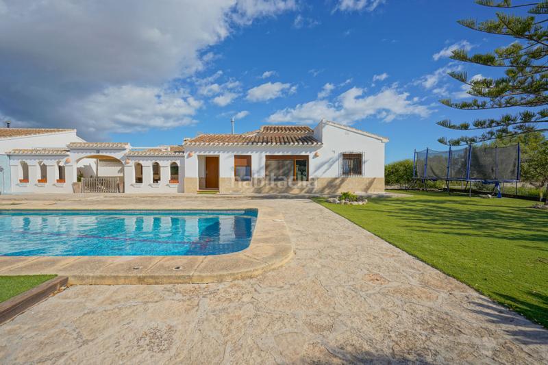 Foto 5c79b2d2-e10d-4ce6-b08c-c55191f9d51d. Casa amb aparcament a Centro Ciudad Xàbia