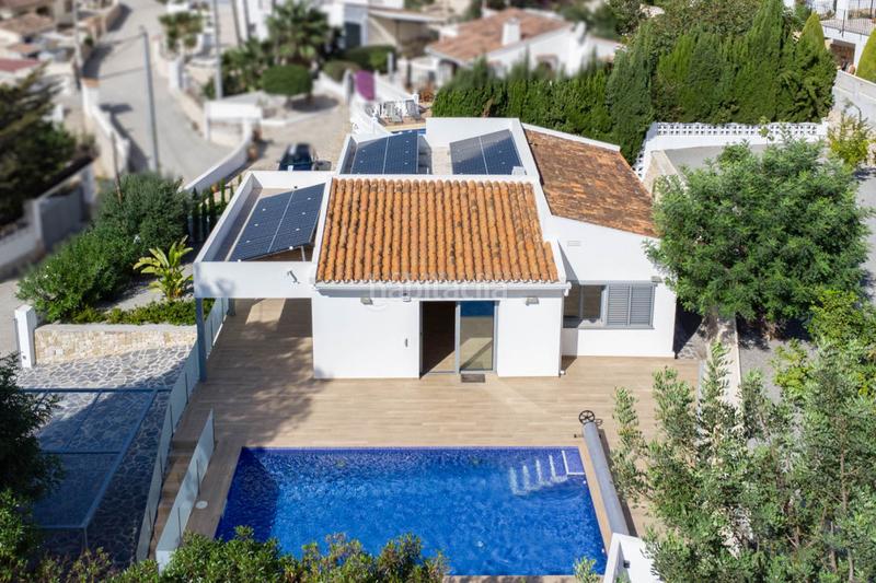 Foto 4f4b388f-d6a6-4af3-87f7-a67ca9dc4380. Casa amb aparcament a Benissa pueblo Benissa