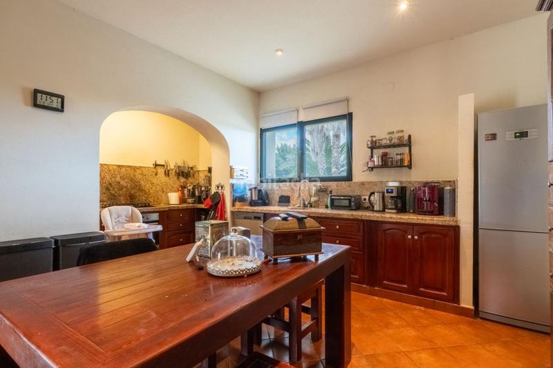 Foto c8a560f8-6623-4e38-a43d-ca370e5476b6. House with parking in Ondara