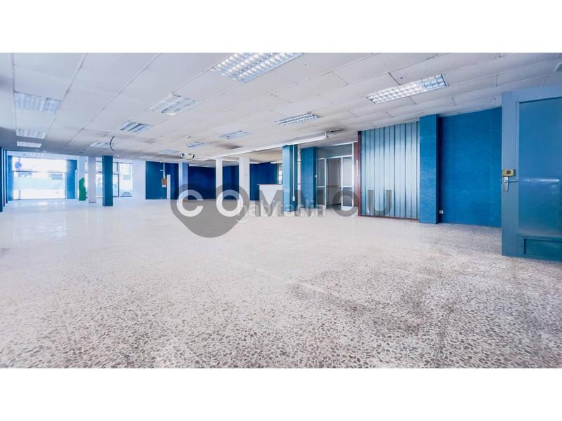 Foto 9ac46784-7475-4df5-affc-666b0fc718e7. Location local commercial dans doctor junyent 2 dans Vic