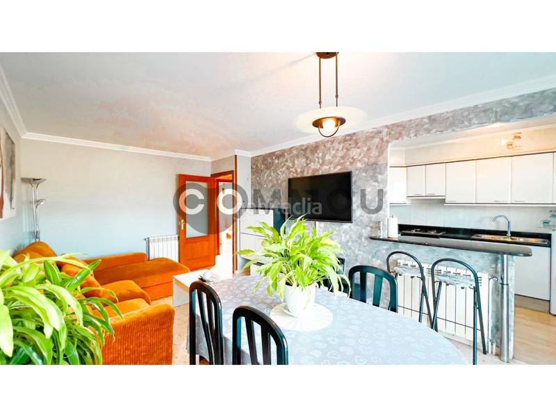 Foto a905725b-94d2-40fb-82a9-12a967a673dd. Casa adossada amb calefacció aparcament a Estadi-Santa Anna Vic