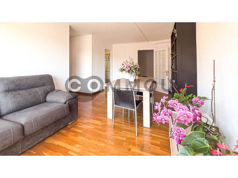 Foto ee386004-c886-493b-83ad-d9f159be721b. Duplex avec chauffage parking dans Nord Vic