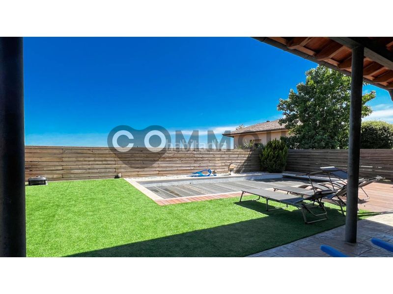 Foto 2d0d41b2-f24c-42c1-ad9b-c8c941498c9d. Chalet  en venta en Gurb