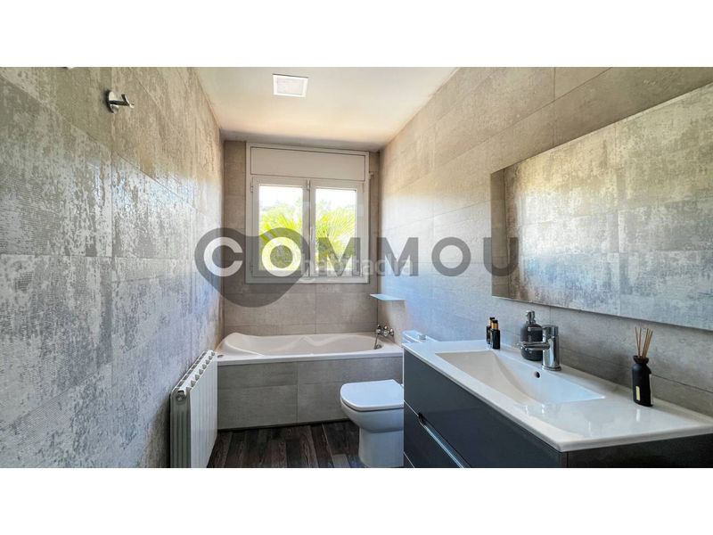 Foto 4cc0a731-abb8-47b9-97c0-8f0448bd045e. Chalet  en venta en Gurb