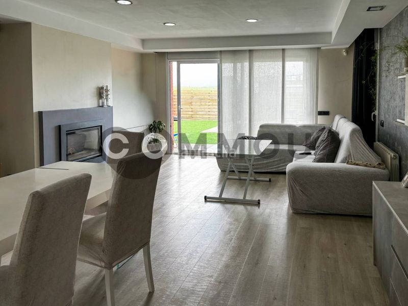 Foto 4d071fc0-4f49-4afa-b022-4fe312feeb26. Chalet  en venta en Gurb
