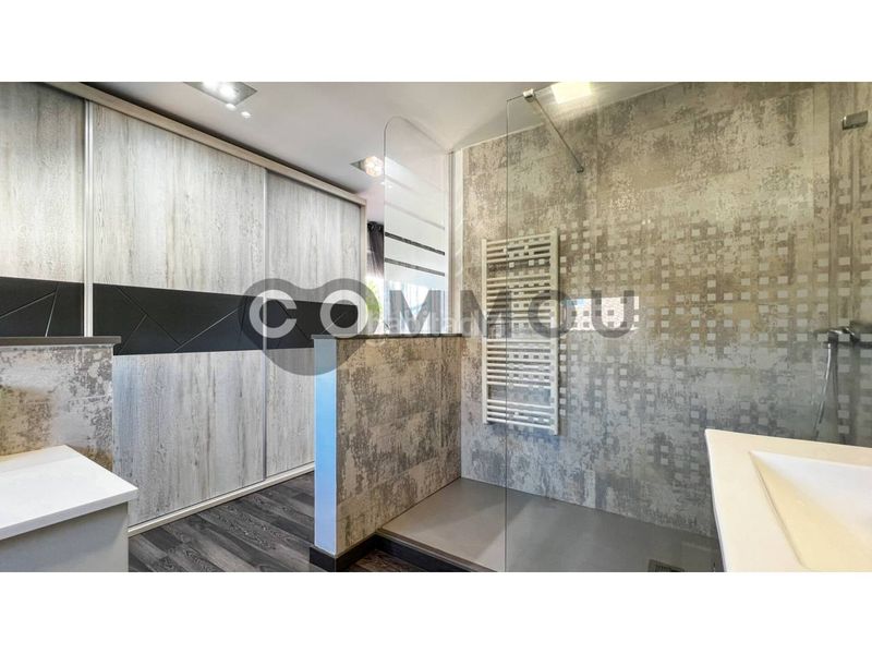 Foto f4716d52-b39e-44f8-a6e2-0e460660b6a7. Chalet  en venta en Gurb
