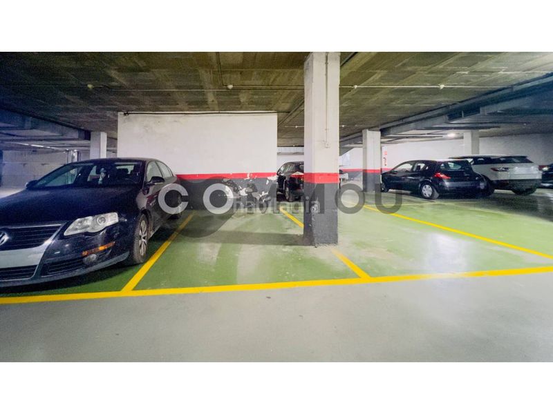 Foto c9235771-be9e-4c15-b079-3904eb9825ef. Pis amb aparcament a Centre Vic