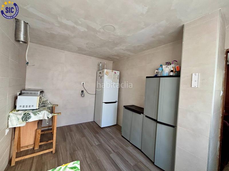 Foto 4547d4cf-0991-4b27-9aab-9f6b701272d6. Piso amplio piso de 100 m con 4 habitaciones listo para personalizar en Valencia