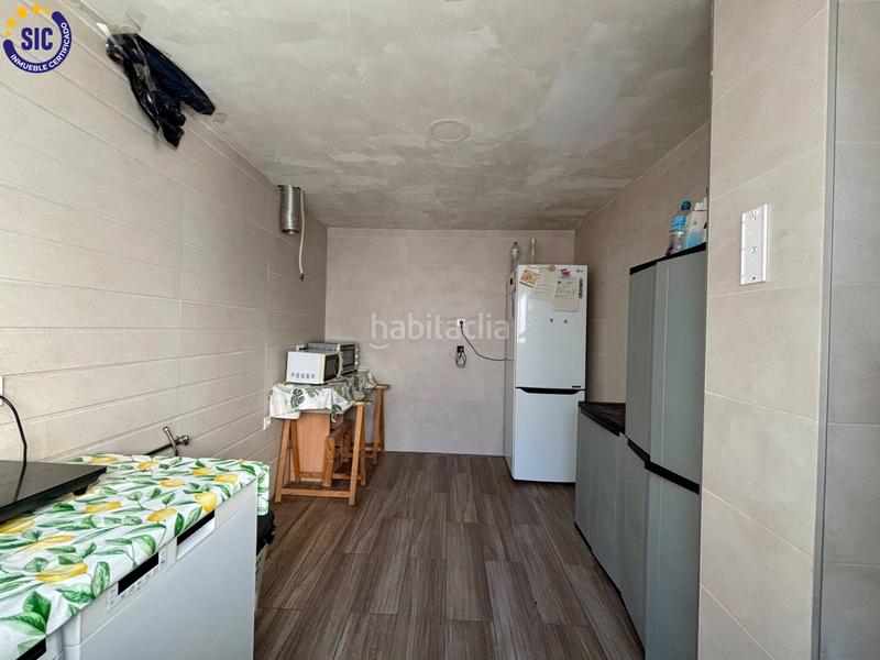Foto c8cb3869-686a-4ba5-bf4e-2539f039e0b0. Piso amplio piso de 100 m con 4 habitaciones listo para personalizar en Valencia