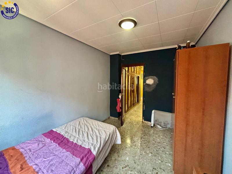 Foto e11ba0a9-c5c8-457c-a306-28c2cdca6d4f. Piso amplio piso de 100 m con 4 habitaciones listo para personalizar en Valencia