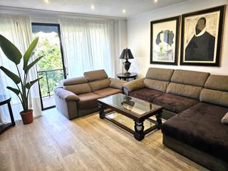 Location Appartement  Avenida blasco ibañez. Alquiler piso para 3 tres estudiantes máximo junto univ. europea