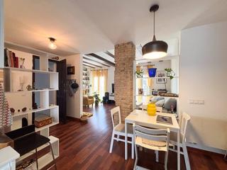 Appartamento in La Roqueta. Vivienda con encanto en el corazon de valencia.