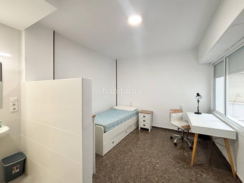 Foto 01fcc00e-2ef1-46ef-9f1d-3874695e65c8. Alquiler piso vivienda amueblada a un paso de plaza españa en Valencia
