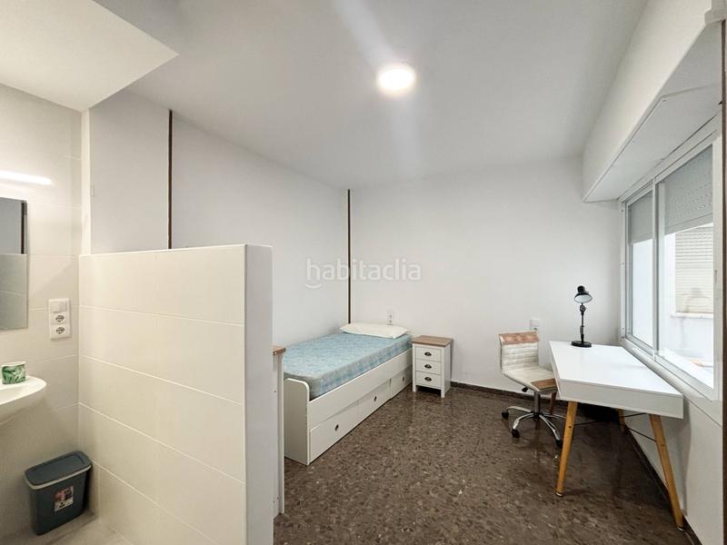 Foto 632b0998-4128-48db-aa45-f3738e7cf09d. Alquiler piso vivienda amueblada a un paso de plaza españa en Valencia