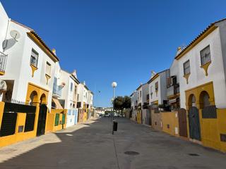 Casa adossada a Puertas del sur - Guadabajaque. Adosada en zona sur jerez de la frontera