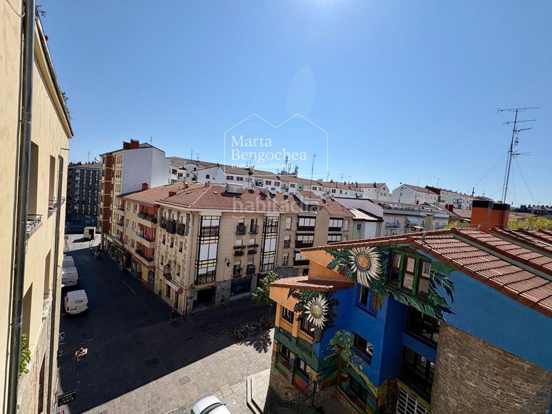 Foto bd3386ec-b6e6-43cc-828c-f3ed9e13bc78. Àtic amb calefacció a Casco Viejo Vitoria - Gasteiz
