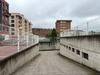Aparcament cotxe  Miren saez del burgo. Se venden dos  plazas y trastero  de garaje en calle miren marti