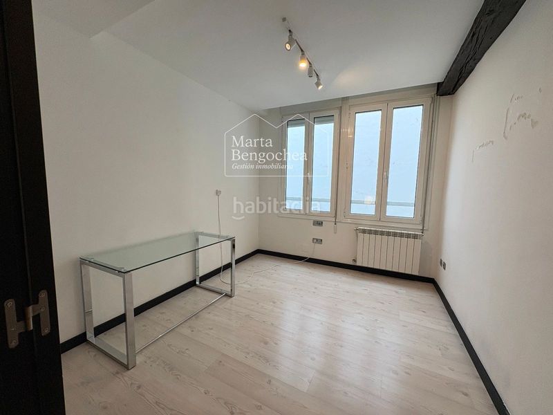 Foto a3734f02-4f8e-40b2-ae63-d5a05b8b40ad. Pis amb calefacció a Ensanche Vitoria - Gasteiz