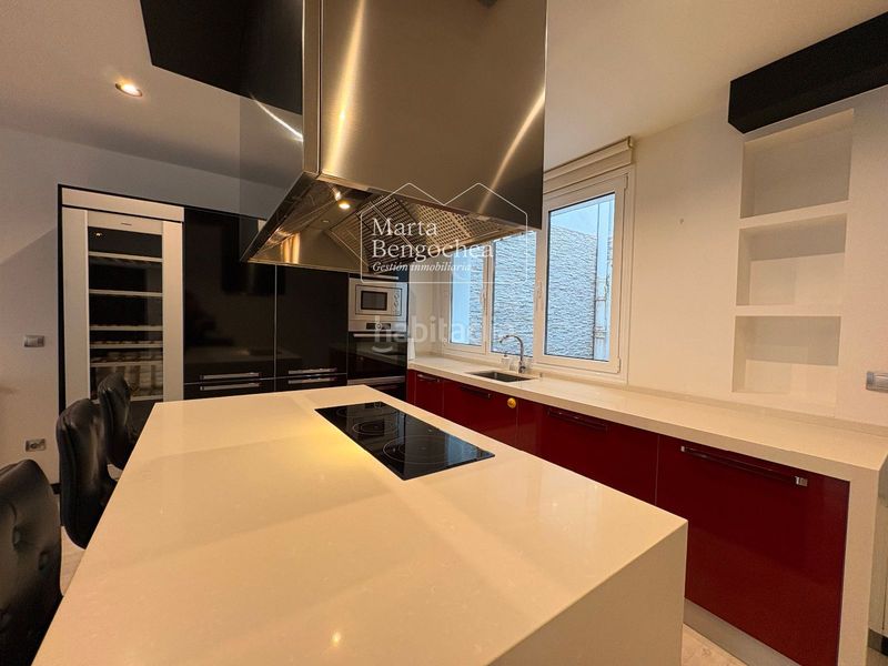 Foto b3aefbfa-8f58-4ee2-bdbd-3b98928bc50e. Pis amb calefacció a Ensanche Vitoria - Gasteiz