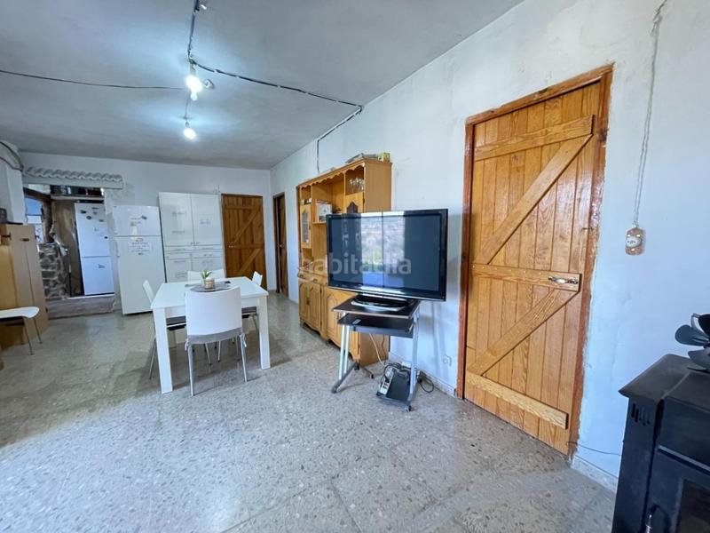 Foto a09e7773-9ff2-45f3-b0d1-e4eb6ded91bc. Xalet amb aparcament piscina a Casinos