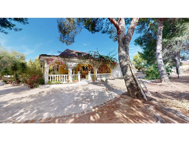 Foto f406ce03-14da-46ca-9c54-c06f4de8a9f9. Chalet mit parking pool in Urbanizaciones Llíria