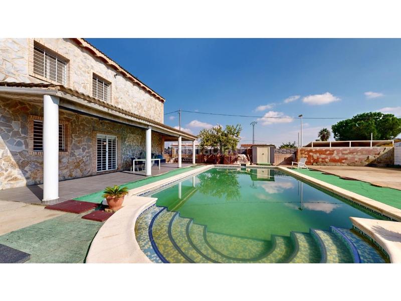 Foto a608ae05-9766-4e39-b39f-0984b1d00894. Casa con parcheggio piscina in Polígono del Aeropuerto Manises