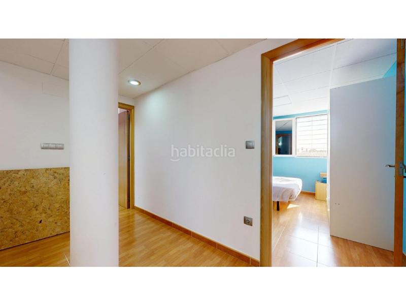 Foto b7eb05bb-2d97-4049-8996-31c115efbbcf. Casa con parcheggio piscina in Polígono del Aeropuerto Manises