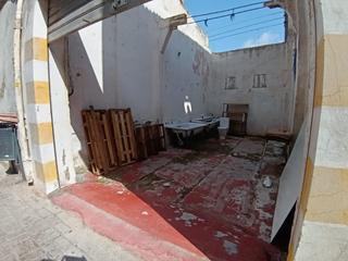 Aparcament cotxe  N/a. Garaje amplio con vado activo  trastero diáfano en el centro de