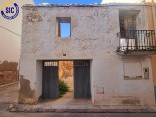 Haus in Soneja. Solar esquinero en soneja, castellón