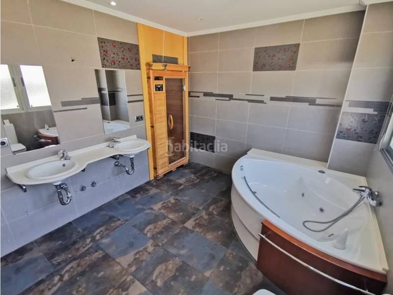 Foto ea928597-0dbe-4b63-b05c-4e225c88fd30. Casa con parcheggio in Casinos