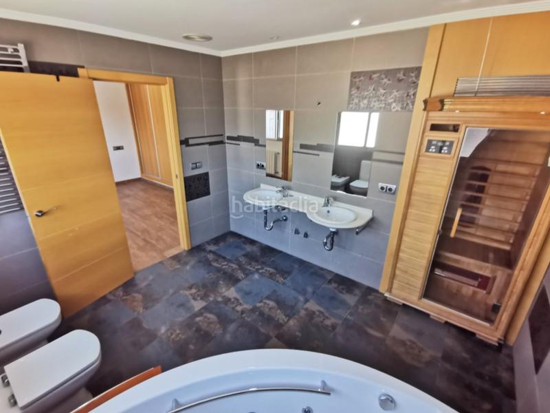 Foto f2dfadcf-8597-4f48-aa1b-0bd4c39cc597. Casa con parcheggio in Casinos