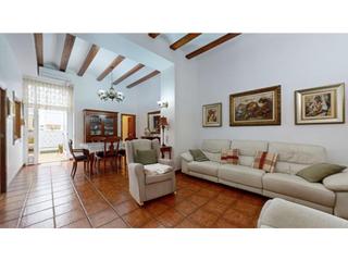 Maison à Massanassa. Excelente vivienda unifamiliar de amplias superficies en el cent