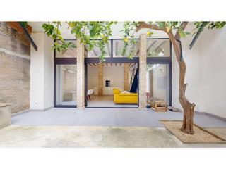 Casa  Calle andres codoñer. Elegancia minimalista con lujo y confort en massanassa