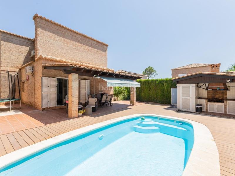Foto 87db6396-ad9d-46aa-bd7e-ba1e1481f68b. Xalet amb calefacció aparcament piscina a La Cañada Paterna