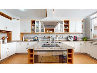 Casa en Segorbe. Casa de pueblo con 3 viviendas independientes y posibilidad de á