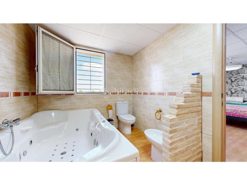 Foto a07dbbcb-5f44-498b-8954-884fbf10c2c6. Casa con parcheggio piscina in Polígono del Aeropuerto Manises