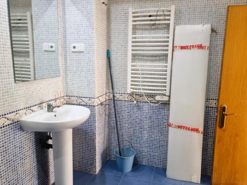 Foto 67a0ae0e-cb2f-465f-965f-3d1e93ac00a3. Estudio bajo comercial en el corazón de El Carmen en Valencia