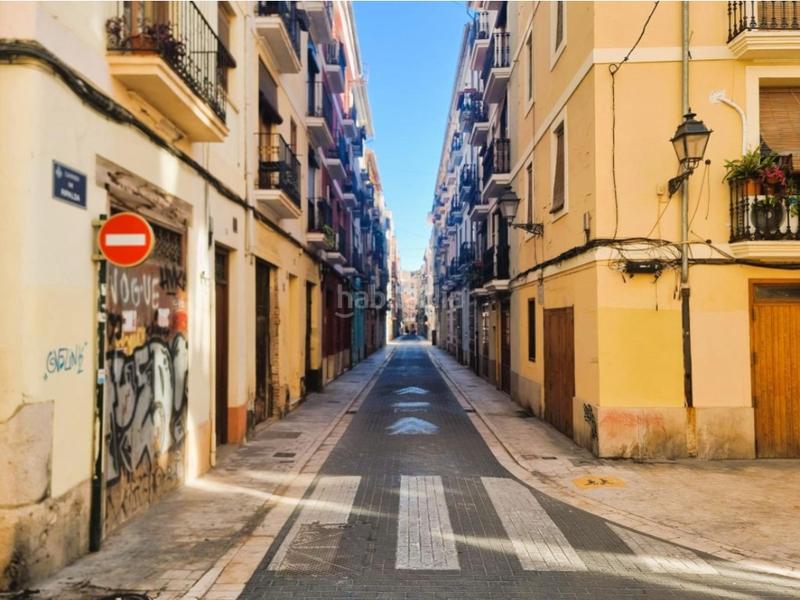 Foto d14e9cc8-3c37-4202-b0cd-fc198bcd569e. Estudio bajo comercial en el corazón de El Carmen en Valencia
