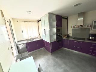 Dúplex  N/a. Amplio duplex de tres dormitorios en burjassot