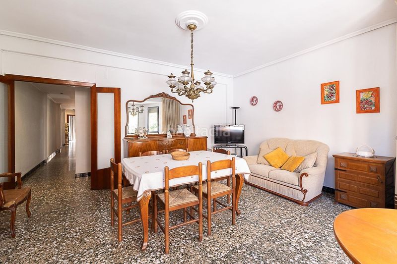 Foto f5bef2b1-af68-42c2-b8c3-0c0fb0a481a4. Casa amb aparcament a Albal