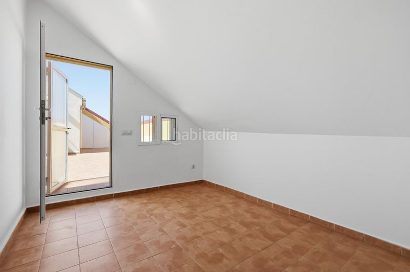 Foto ab574fa7-a93e-409b-a48b-5a721fc9c337. Àtic amb calefacció aparcament a Catarroja
