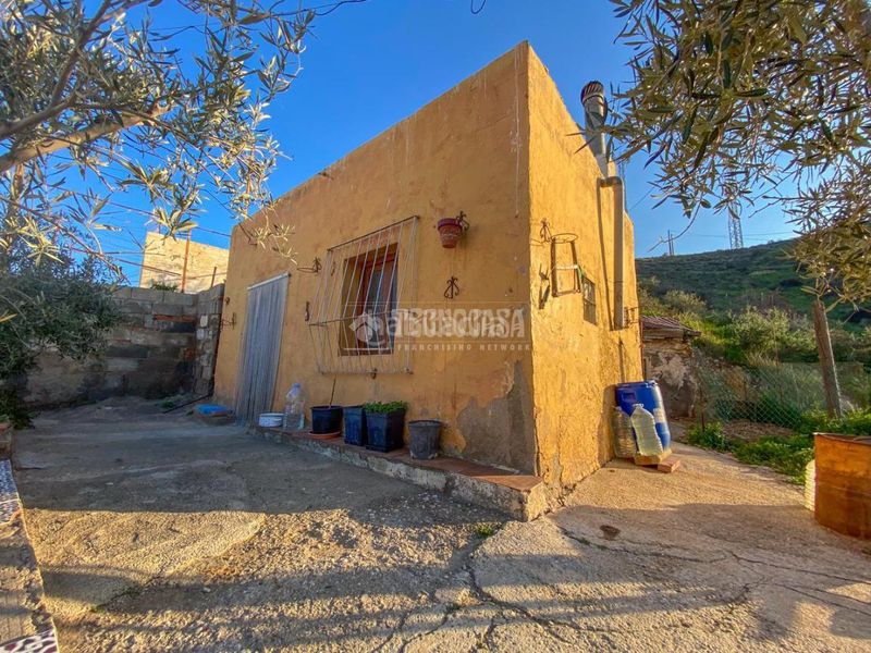 Foto 5f33de5d-bd15-48d3-9872-7f9aecd4d706. Casa a Gádor