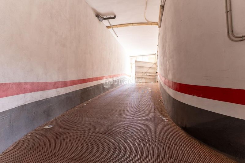 Foto 3c53e21a-02b8-47b3-8210-61639fbd113e. Aparcament cotxe a Huércal de Almería