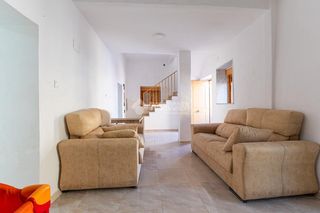 Casa aparellada  C. estudiante. Casa en venta en huércal de almería