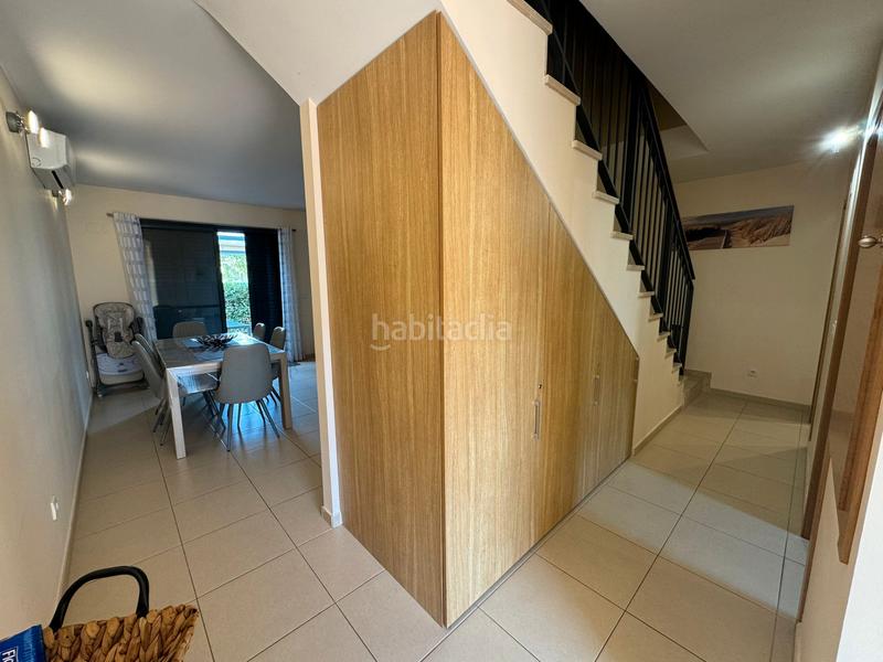 Foto 0a90d79f-4e51-47ee-9b84-0eef1d1c0080. Casa aparellada amb aparcament piscina a San Jorge