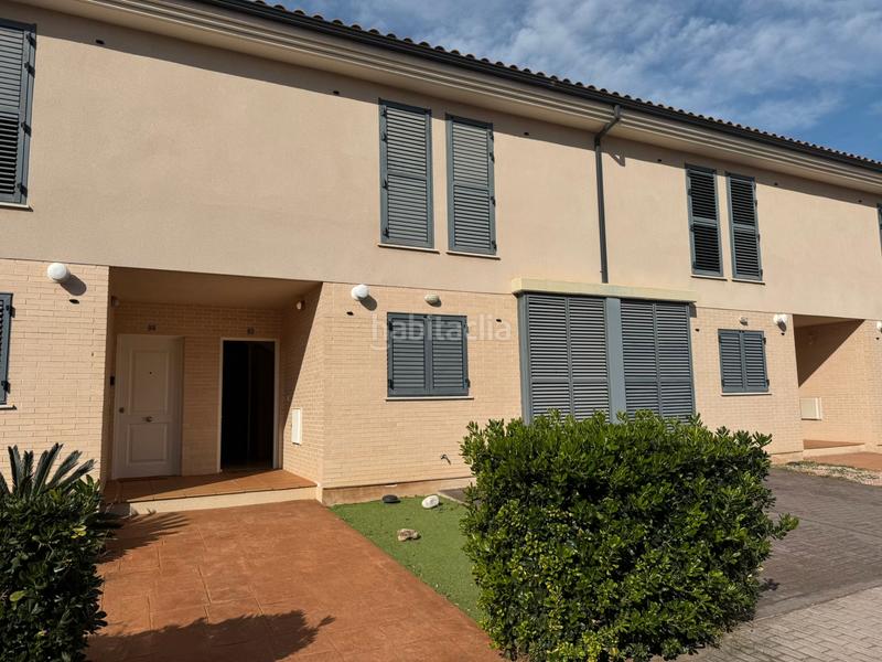 Foto 1dc6d35a-d33b-449c-b517-316c3c72d4a9. Casa aparellada amb aparcament piscina a San Jorge