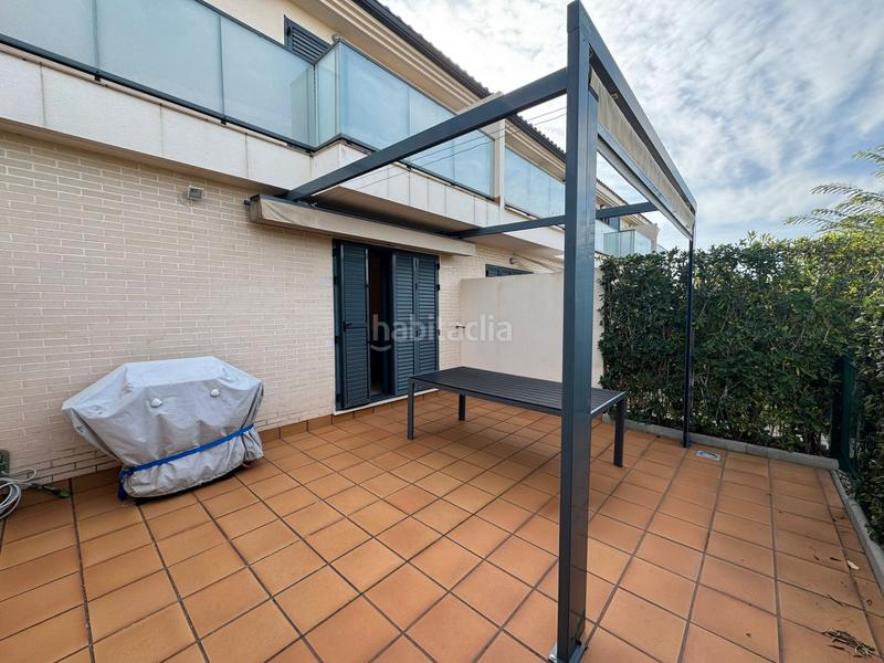 Foto 21a5a550-4070-4c96-9ef3-f9316b024189. Casa aparellada amb aparcament piscina a San Jorge