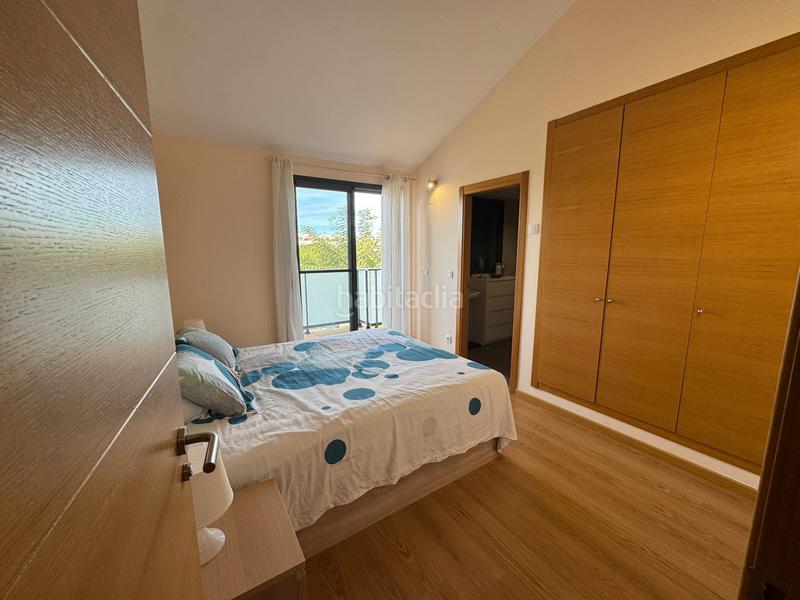 Foto 2b4a5316-8527-4713-8275-bd0f813e2659. Casa aparellada amb aparcament piscina a San Jorge