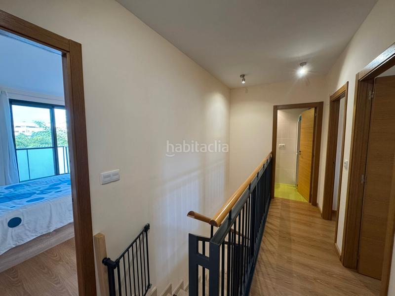 Foto 40b0b67e-672b-4df0-8d17-a67a0de159d1. Casa aparellada amb aparcament piscina a San Jorge