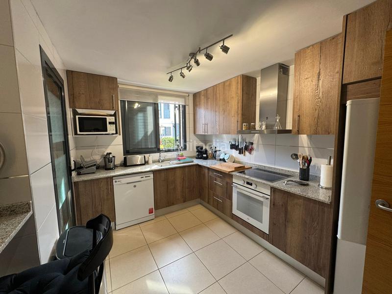 Foto 6233d586-4b13-4eff-9a5b-c8a2daddd444. Casa aparellada amb aparcament piscina a San Jorge